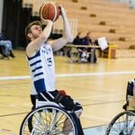 Ein Spieler der Oldham Owls setzt zum Wurf an.