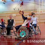 Nicolas Hausammann trifft von der Baseline aus.