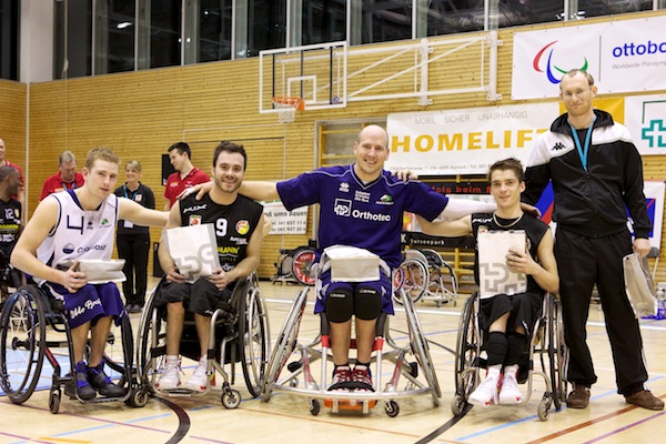 All-Star Team Gruppenfoto mit zwei Dragons